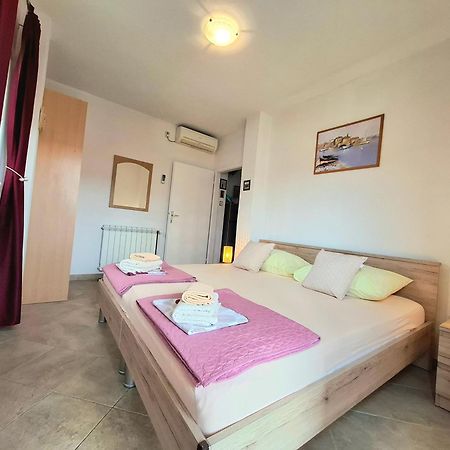 Cozy 1-Bedroom Apartment Near The Center Of Trogir Dış mekan fotoğraf