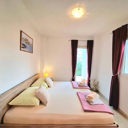 Cozy 1-Bedroom Apartment Near The Center Of Trogir Dış mekan fotoğraf