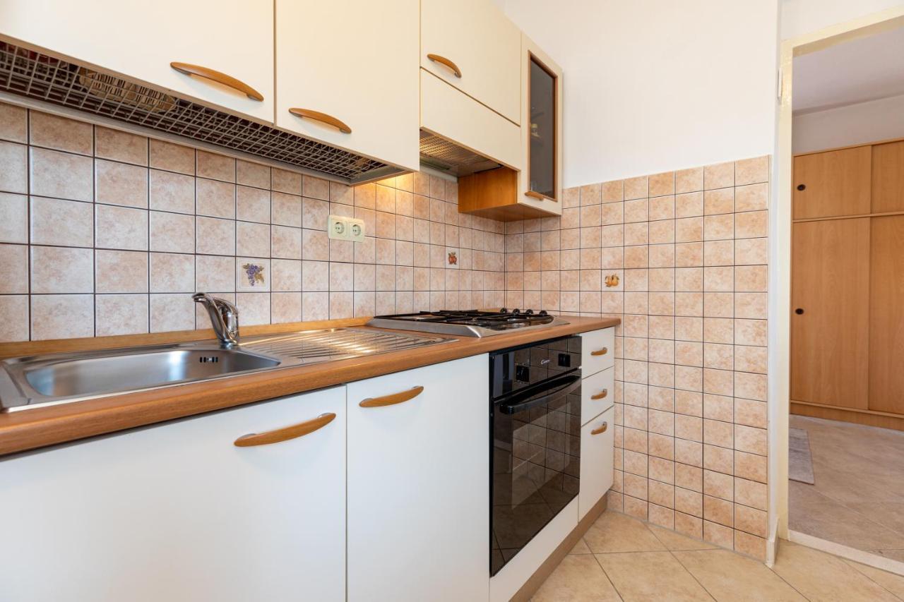 Cozy 1-Bedroom Apartment Near The Center Of Trogir Dış mekan fotoğraf