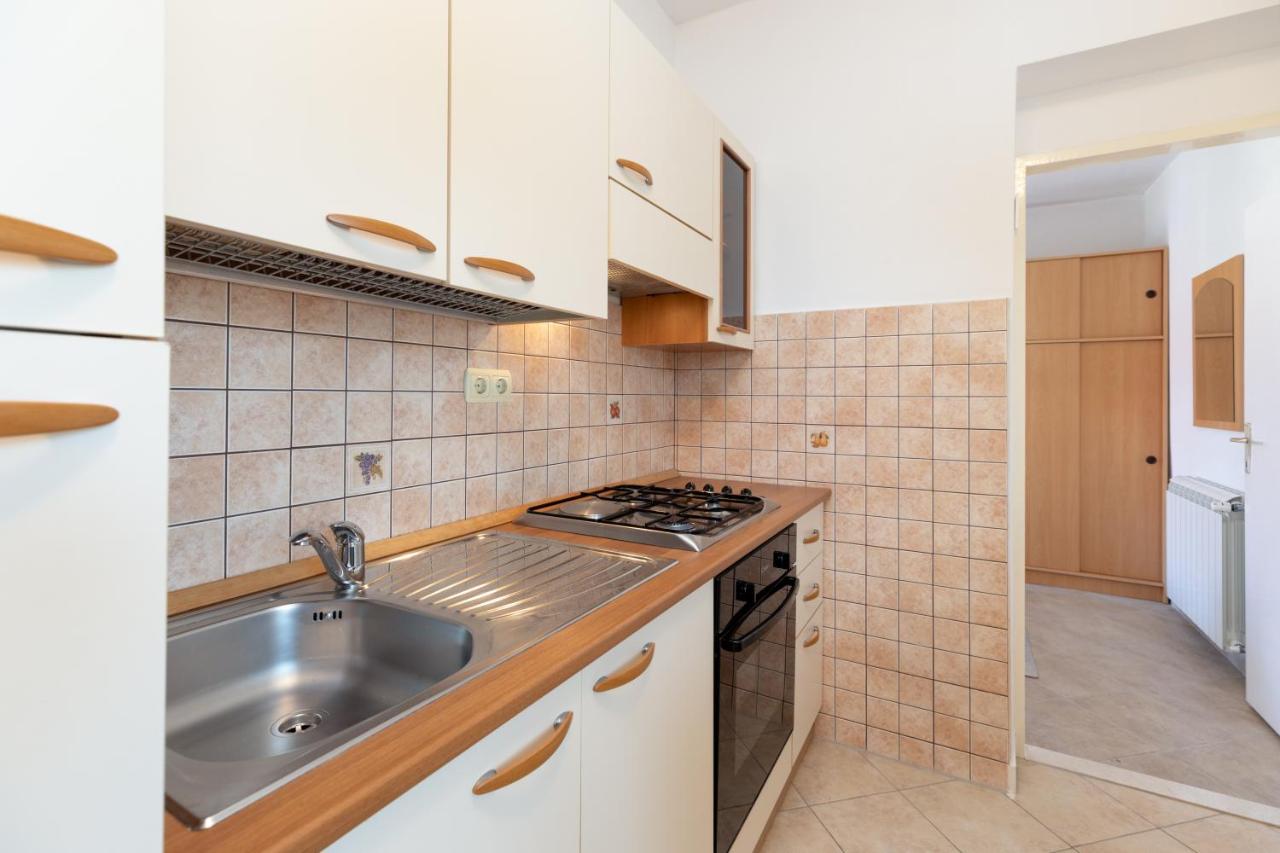 Cozy 1-Bedroom Apartment Near The Center Of Trogir Dış mekan fotoğraf