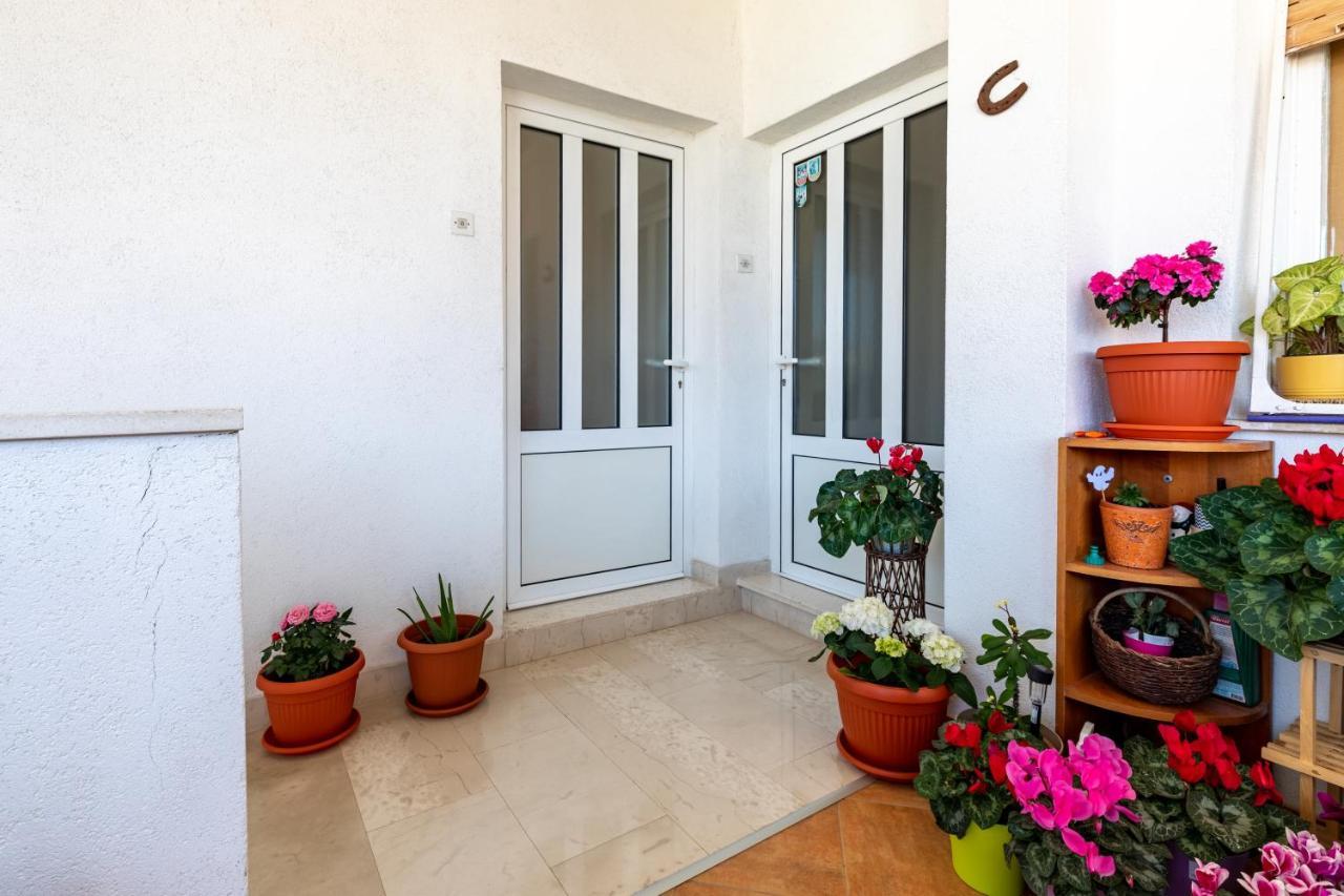 Cozy 1-Bedroom Apartment Near The Center Of Trogir Dış mekan fotoğraf