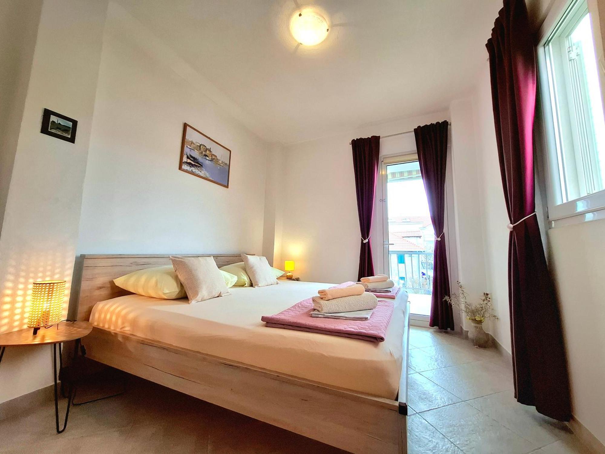 Cozy 1-Bedroom Apartment Near The Center Of Trogir Dış mekan fotoğraf